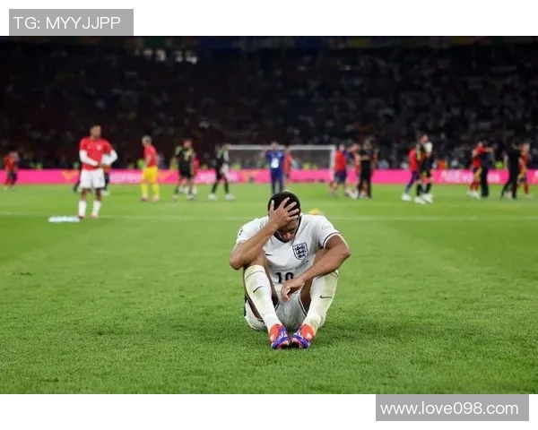 太阳报:为庆祝桑德兰重返英超,贝林厄姆兄弟前往西班牙度假 太阳报:为庆祝桑德兰重返英超,贝林厄姆兄弟前往西班牙度假